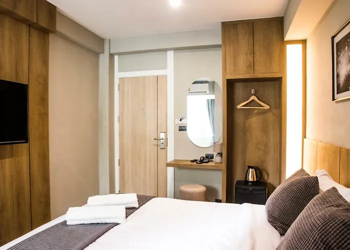 B Stay Hotel - SHA Plus Certified